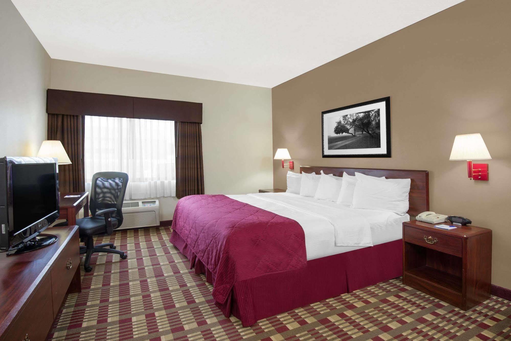 Hotel Baymont By Wyndham Boston Heights/Hudson Exteriér fotografie